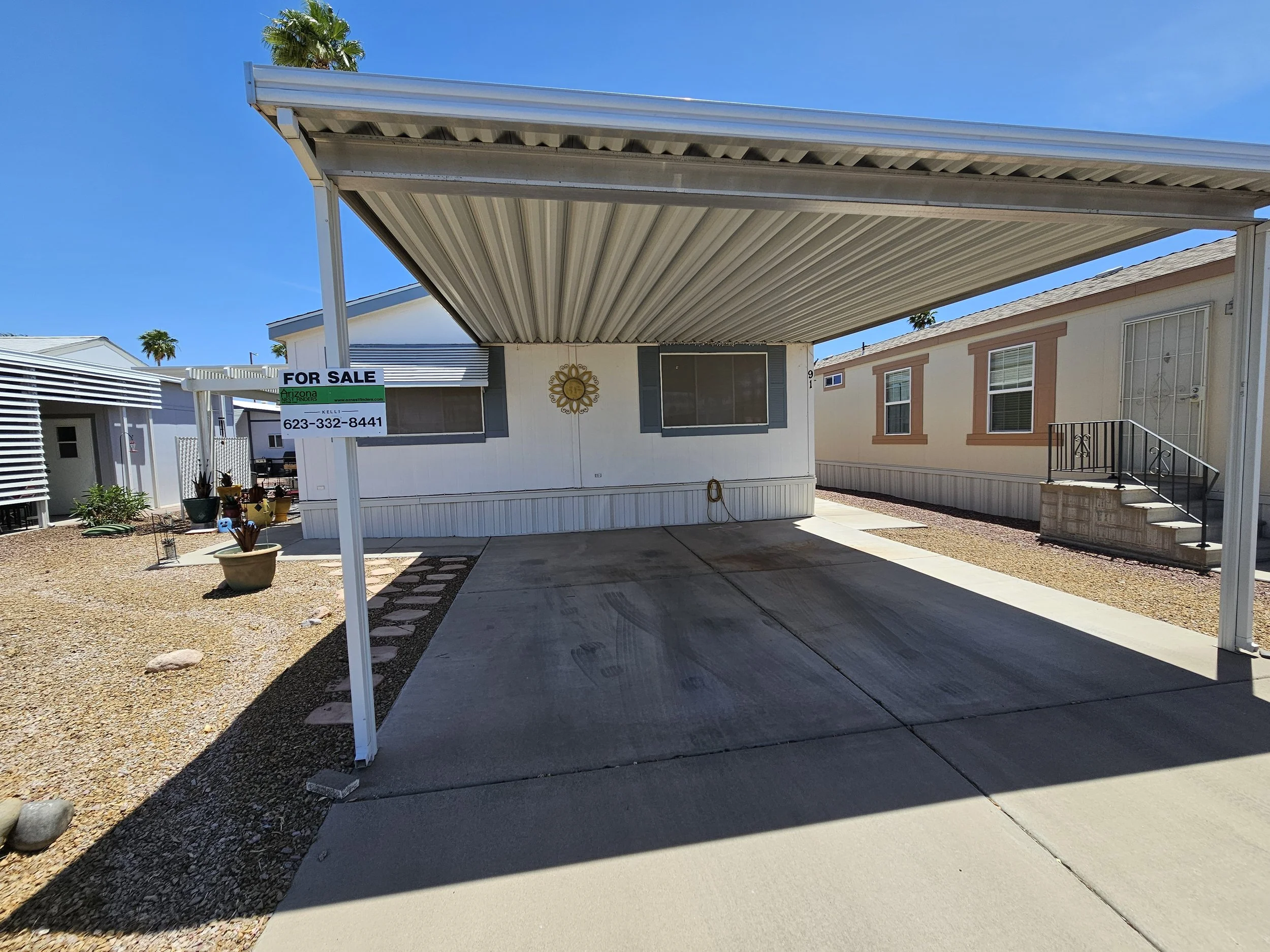 SALE PENDING! $49,900 / 2br - 1120ft2 - Furniture! Cooling and Heating Updated 2019! Side by Side Parking! #91 (Sun Valley)