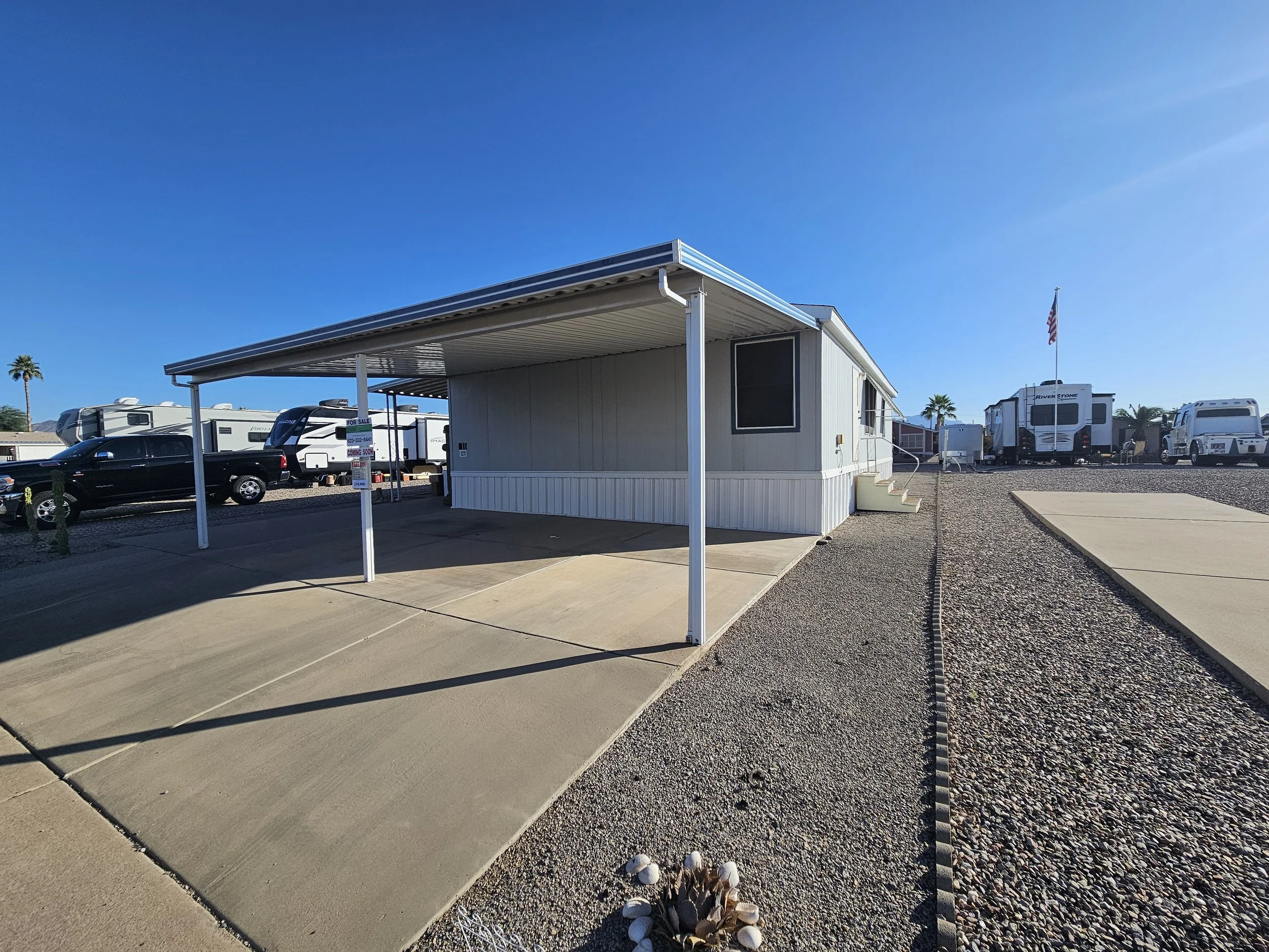 PRICE REDUCED!! $69,900 / 3br - 1232ft2 - Open And Bright! Three Bedroom Split Floor Plan! Side by Side Parking! #1211  (Superstition Buttes)