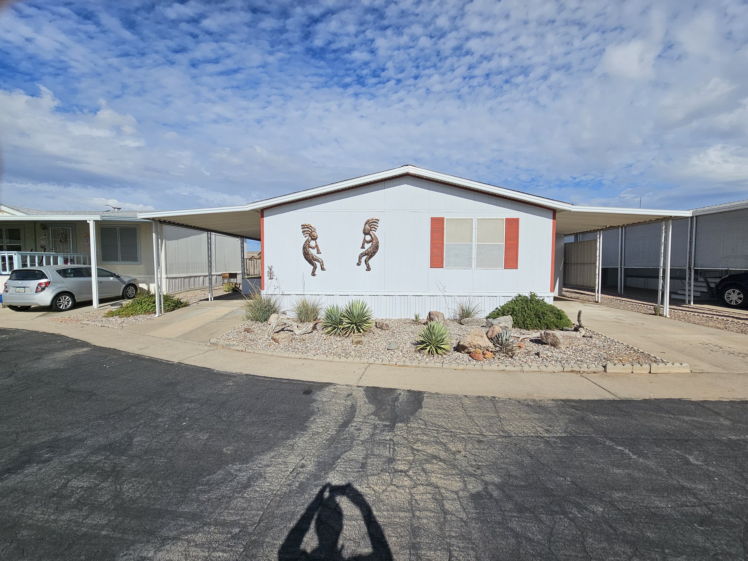 $64,900 / 3br - 1344ft2 - Perimeter Lot! Three Bedrooms! Laminate Floors! #71 (Superstition Buttes)