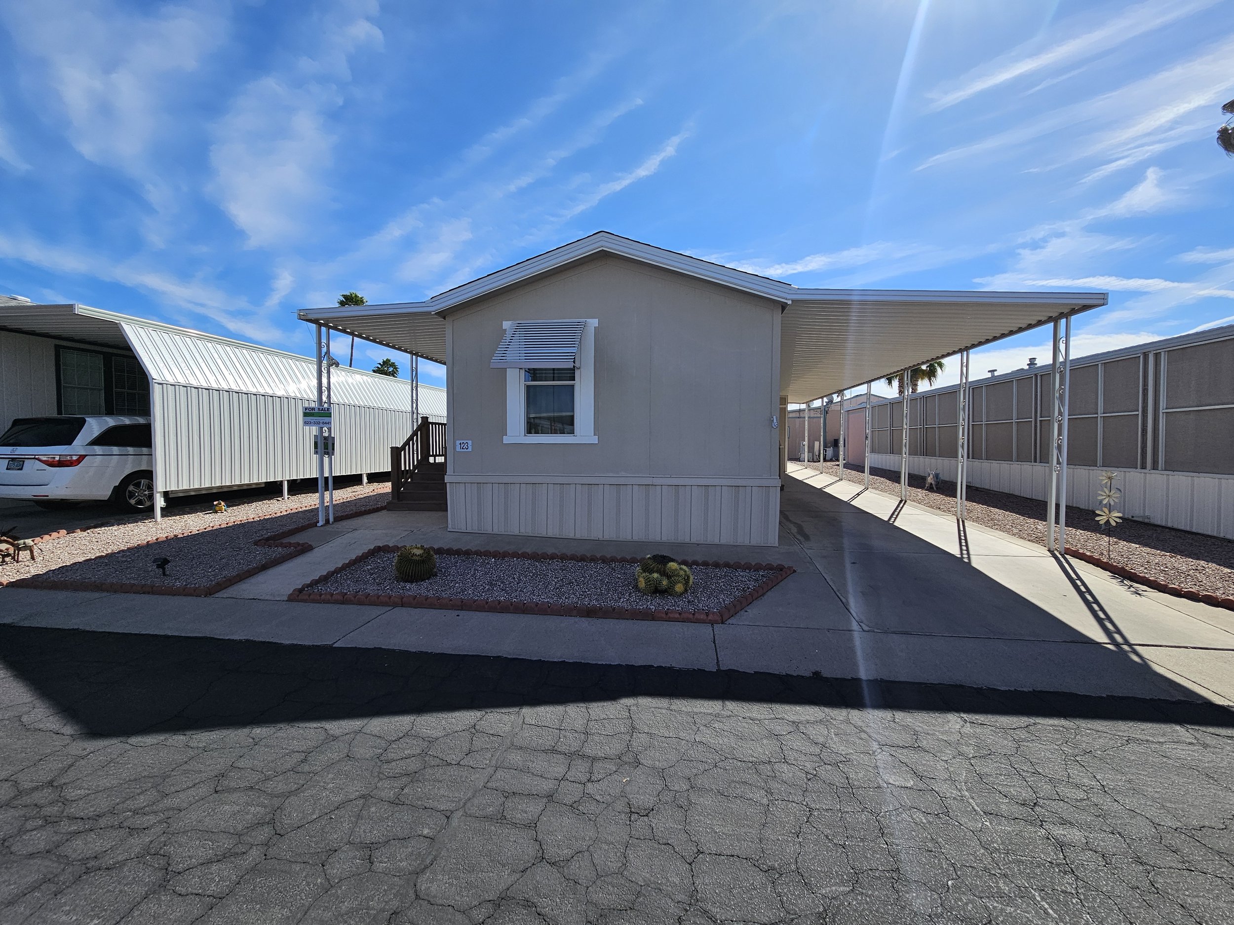 $39,900 / 2br - 720ft2 - Furnished! Split Floorplan! Outdoor Living Galore! Must See! #123 (Superstition Buttes)