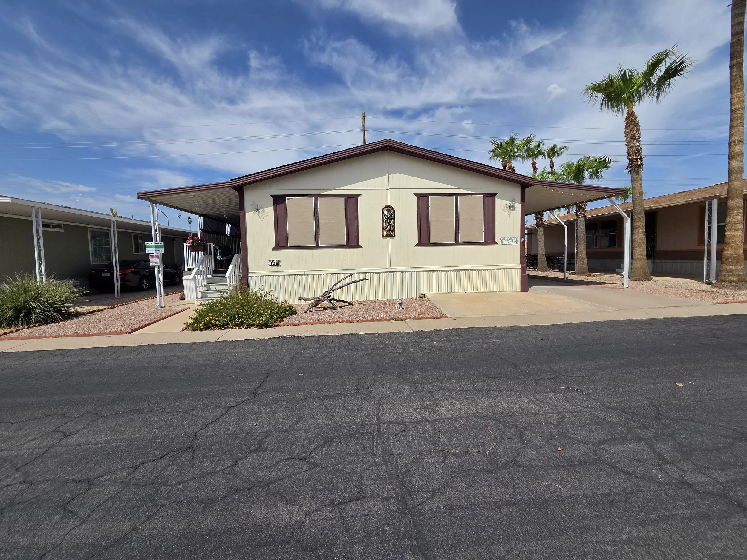 PRICE REDUCED! $84,900 / 3br - 1568ft2 - Beautiful! Entertainers Dream! Don't Blink! Don't Miss Out! Call Today! #126 (Superstition Buttes)