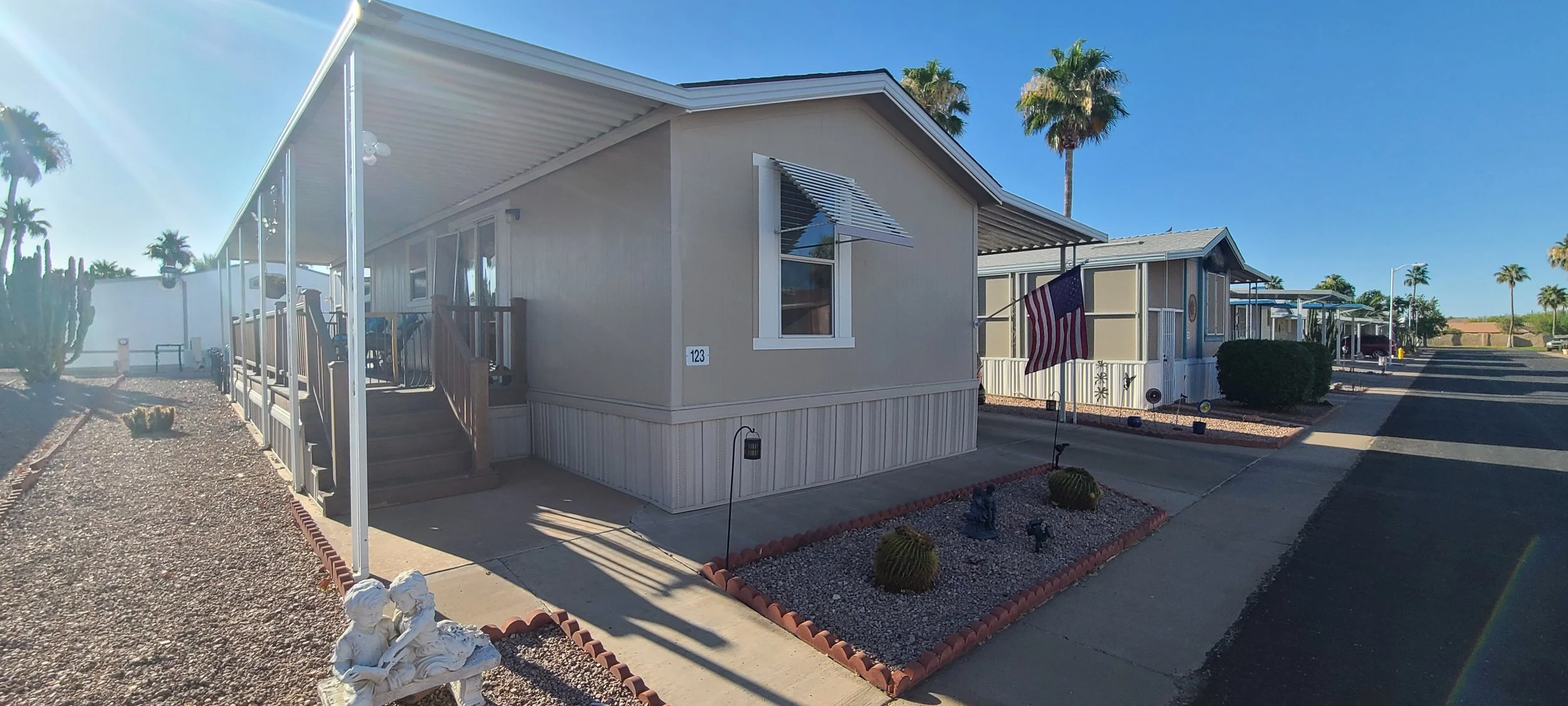 $39,900 / 2br - 720ft2 - Furnished! Split Floorplan! Outdoor Living Galore! Must See! #123 (Superstition Buttes)