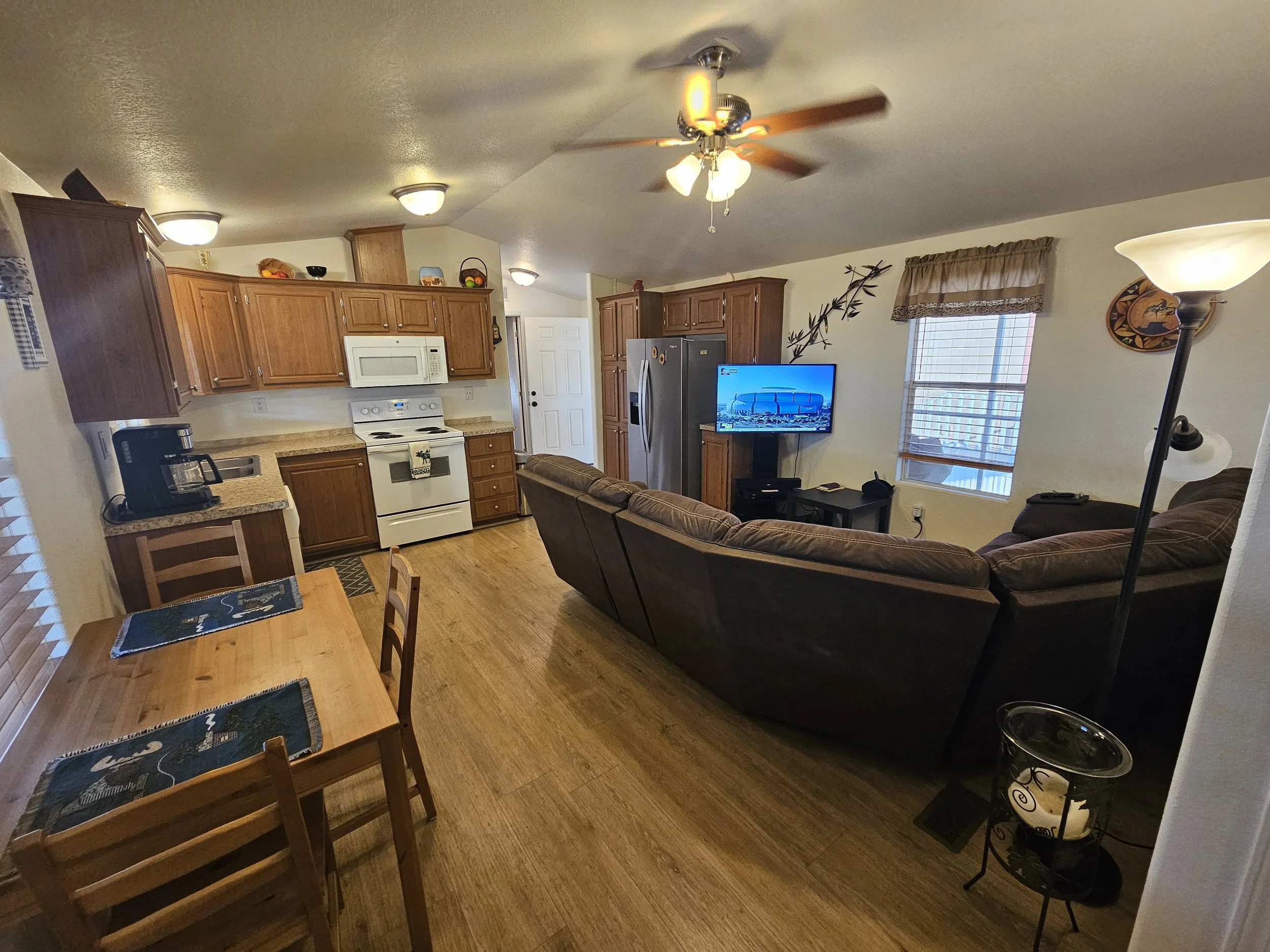 44,900 / 2br 848ft2 Split Floor Plan! Fully Furnished Two Bedroom