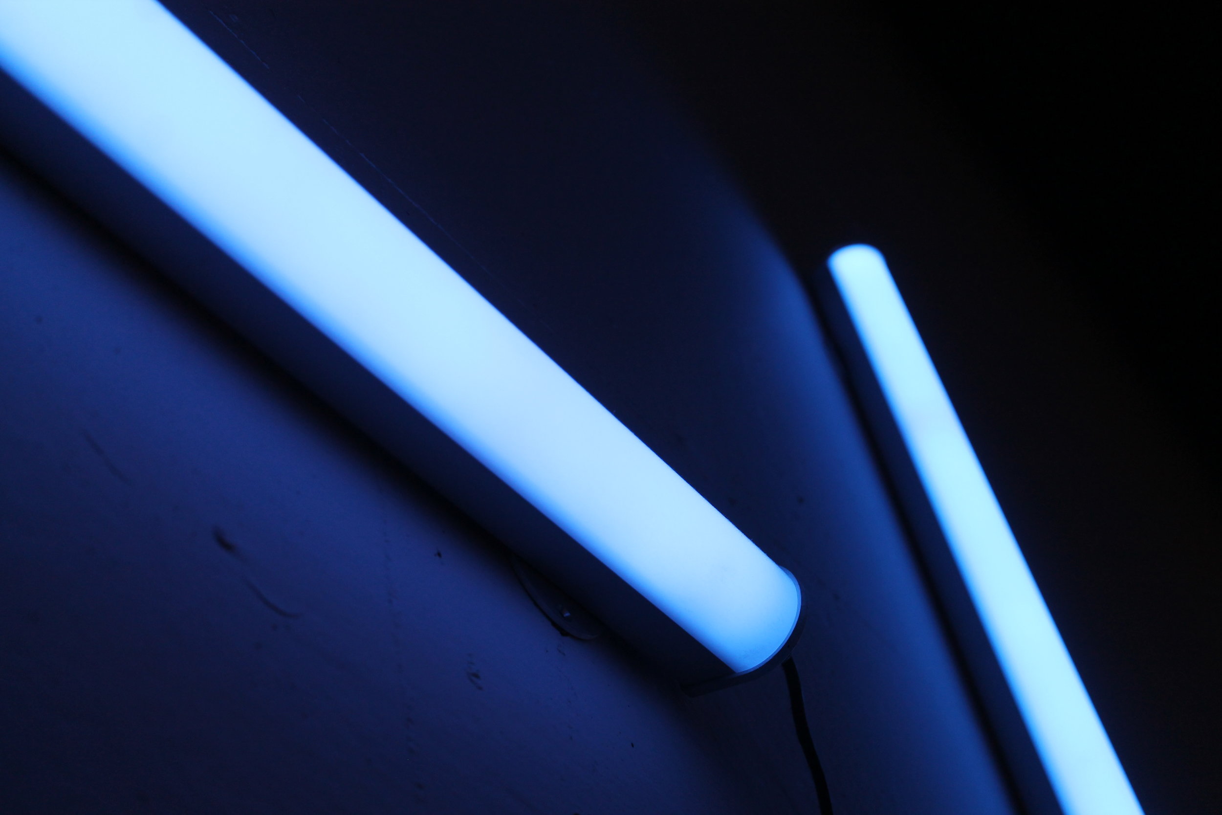 Far-UVC light safely kills airborne coronaviruses