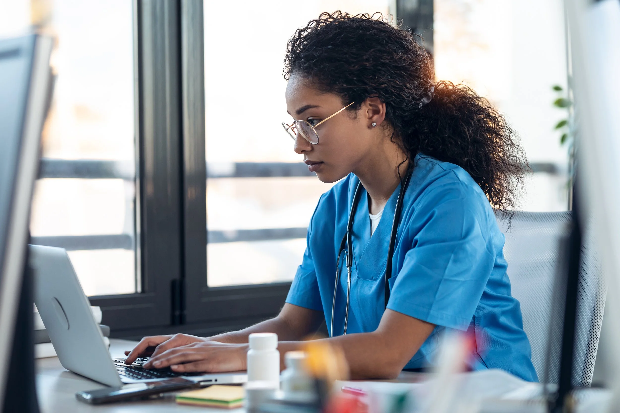 Associate Veterinarian Jobs: What to Look for Before You Sign Anything