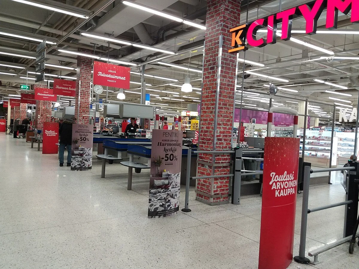 K-Citymarket Cashiers by Arkke is licensed under CC BY-SA 4.0.