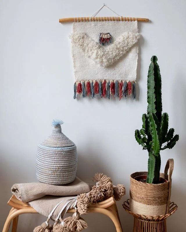 {MY WEAVINGS} Shooting my last Berber wall hanging made of wool, cotton and beads #berberrug #berberwallhanging #berberinspiration #jungalowinspired #weaving #textiledesign #textiledesigner #weaver #weavinglove #tissage #knotsoftheday #kingolk #jungalow #boho #bohochic #bohemiandecor #tapisberbere #cactus #panierberbere 📸 by @de.cle