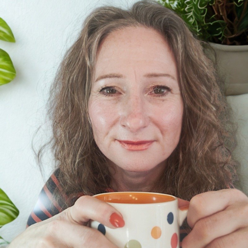 Sounding stilted? Here's why you might not sound like you. 

⌨️ Ever wondered whether it matters WHAT you write to people through - such as your phone or laptop (or desktop/tablet or other chunkier device, but you get my drift)?

💋 For example, I ca