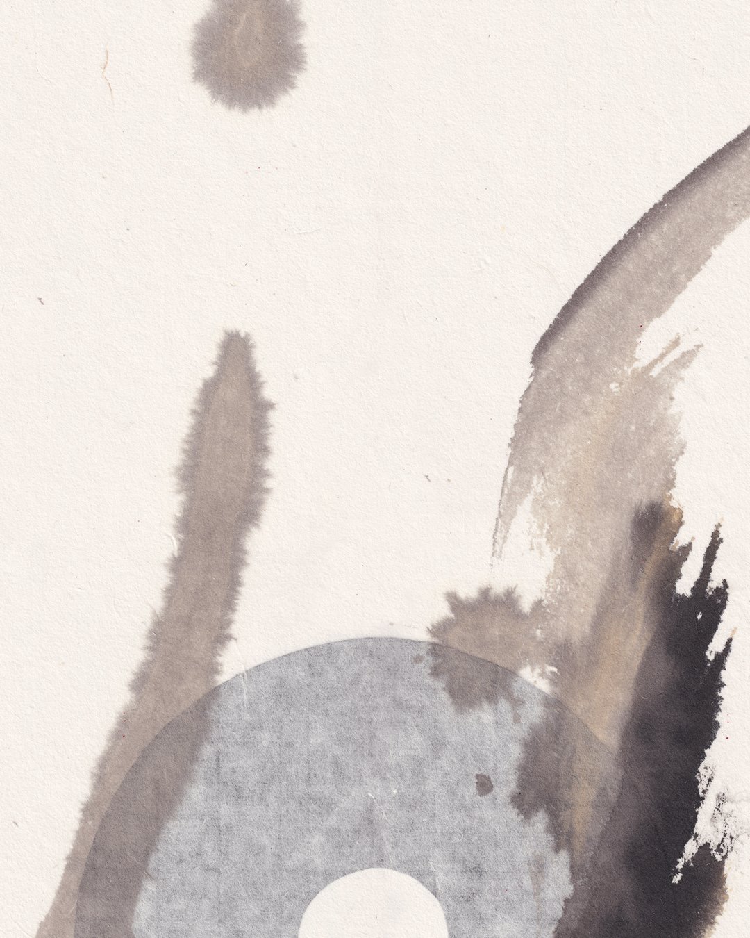 A very gestural approach to the circle &mdash; and its quiet counterpart, revealed by the softness of the paper: Almost | Ensō N&deg;43 &mdash; created with Sumi ink, Nikawa, and mineral pigments (Ochre and Umbra) on raw Xuan paper &mdash; Mounted in