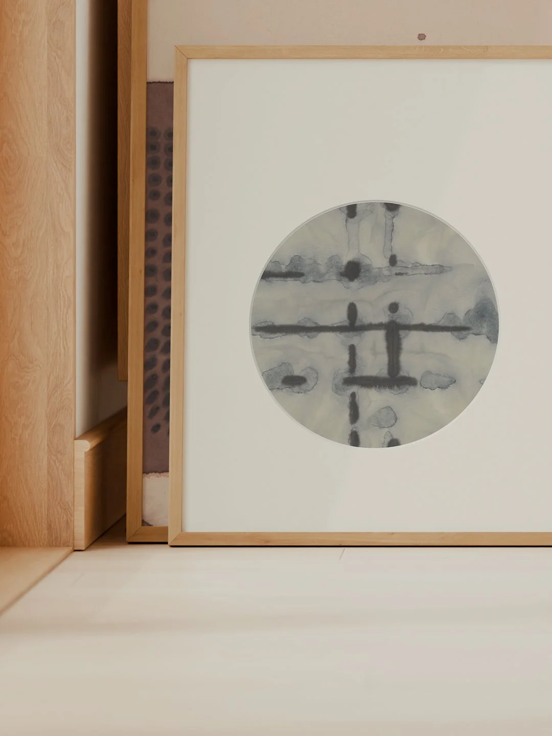 Cipher | Ensō N&deg;81 &mdash; This Oculi emerged from an earlier work &mdash; I extracted the central section because the circular form captivated me. There's something cipher-like in it: concealed, yet visible. A code waiting to be read.
The mat fr