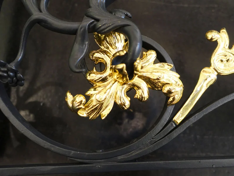 Gusseisen Ziergitter, Mixtionvergoldung