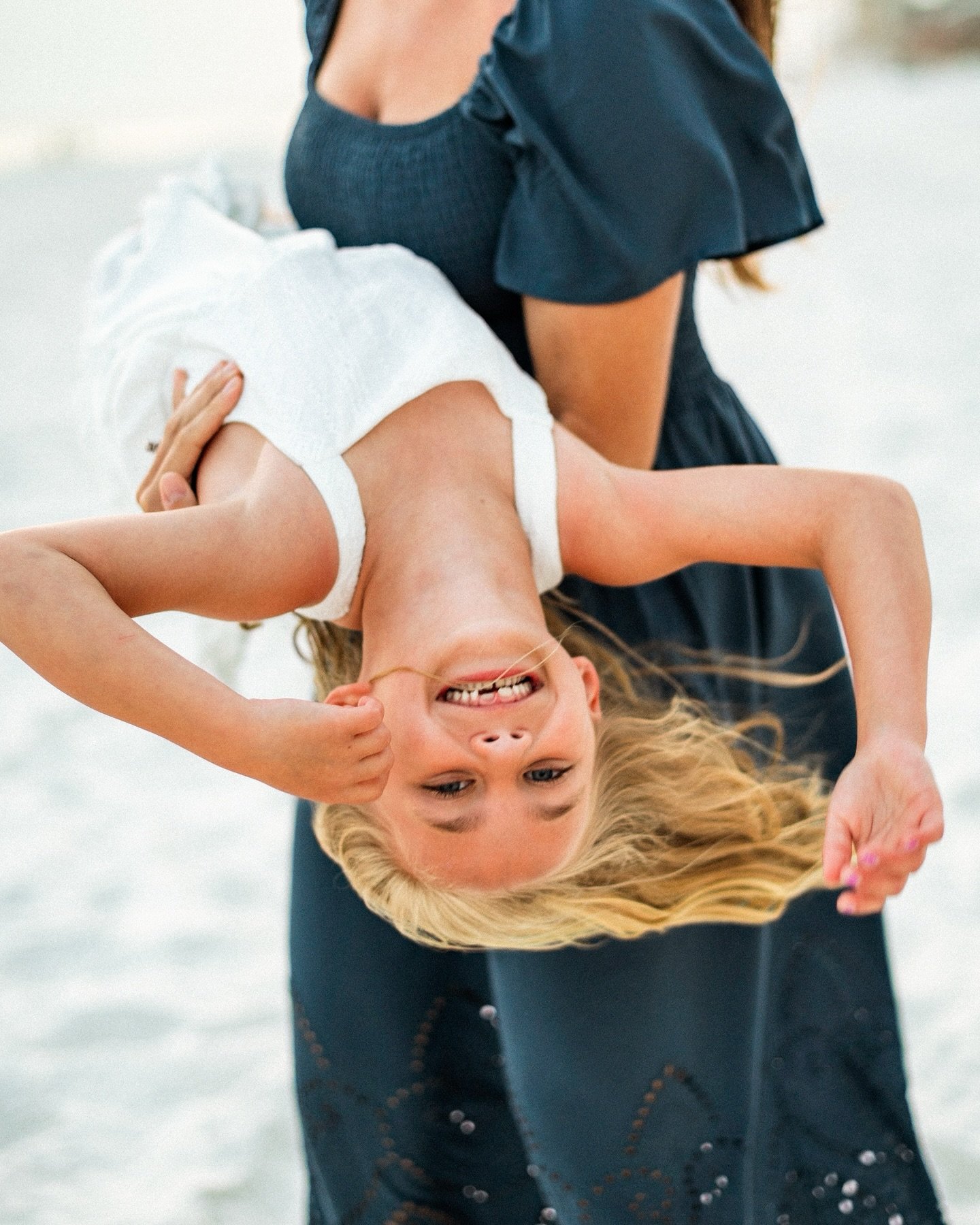 Poike fam ❤️❤️ this crew brought the energy and I&rsquo;m HERE for it of course 👌😍 

Extended family photos are always so much fun 😊

.
.
.
.
.

Family photos in Panama City beach | 30a photographer | Destin photographer | beach photos | family ph