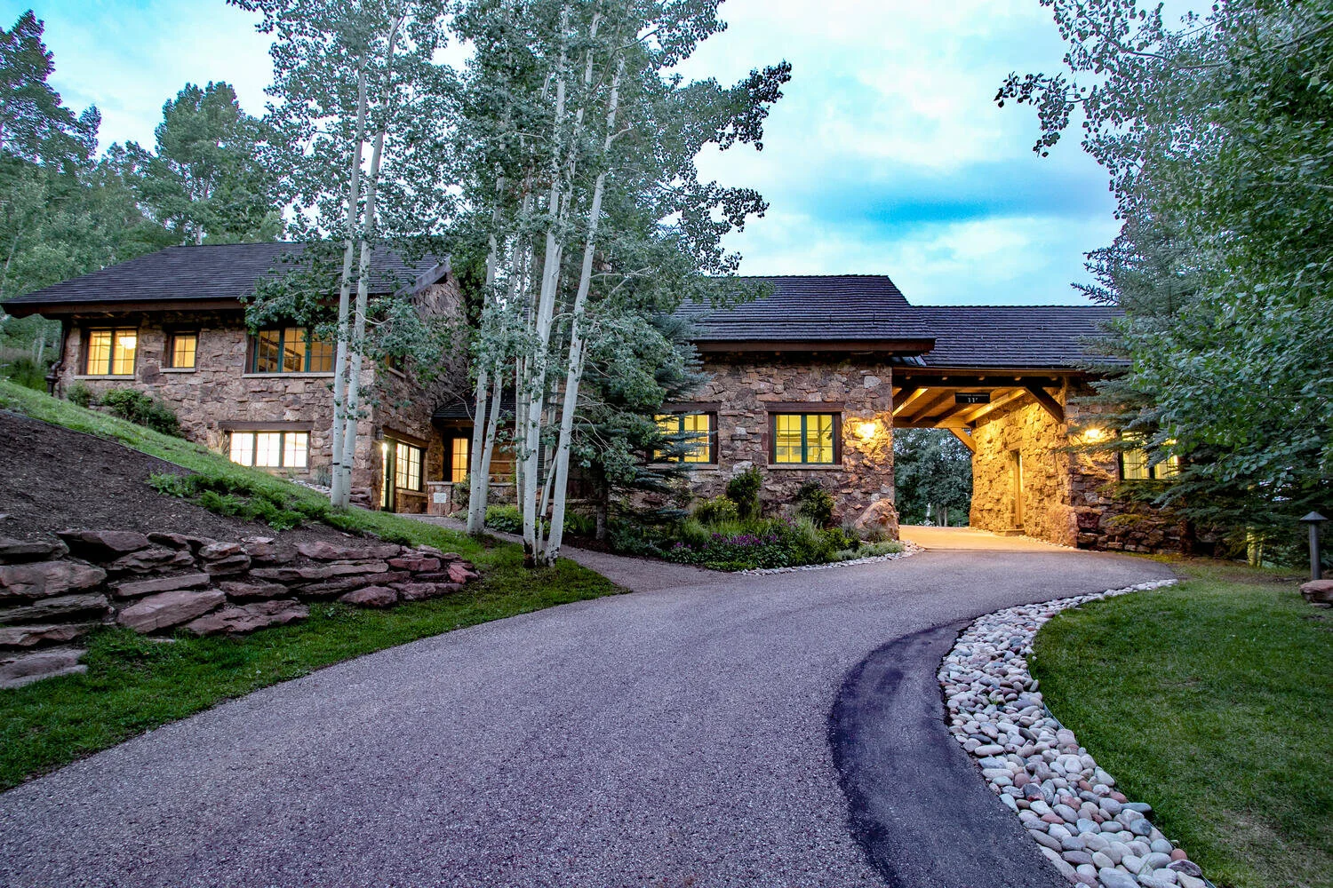  3 acres  |  6275 sq ft  |  4 bd  4.5 ba 