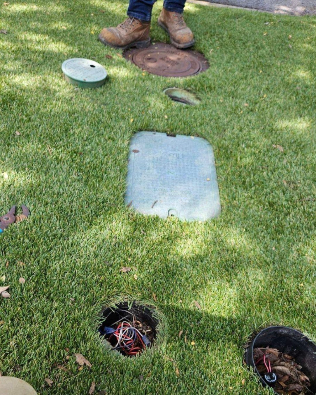 Ever wondered what's going on beneath the surface of your lush lawn? 🤔

Let's dive into the nitty-gritty of your irrigation system:

💧 Pipes: Like the veins of your lawn, our durable pipes ensure water reaches every nook and cranny efficiently.

💧