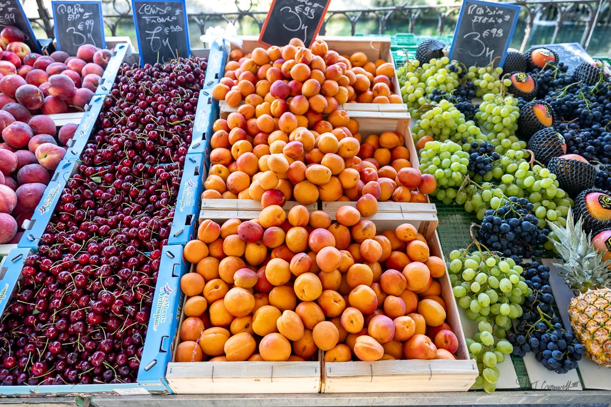 Fresh Fruit in the L'Isle-sur-la-Sorgue Market