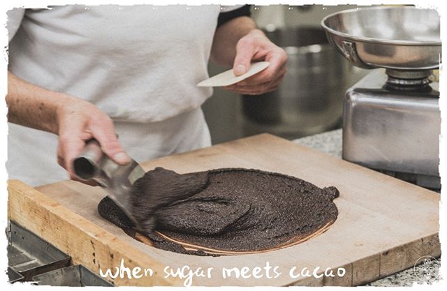 the secret of the unique texture of Modica chocolate: mixing sugar and cacao and process them no higher than 40℃.
📍Shot in the workshop Antica Dolceria Bonajuto.
.
.
.
.
.
#ilovesicily #modica
#sicily #sicilia #instasicily #ig_sicily #livelovesicily