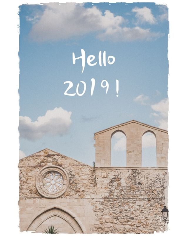 Hello 2019!
📍shot somewhere in Ortigia, Siracusa.
.
.
.
.
.
#ilovesicily #siracusa 
#sicily #sicilia #instasicily #ig_sicily #livelovesicily #loves_sicily #architecture 
#amazing_captures #beautifulview  #2019newyear 
#nikond750