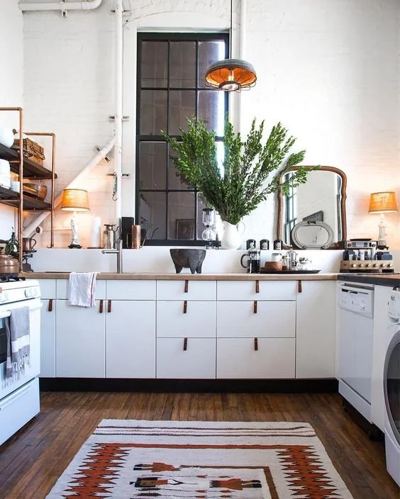 Kitchens with Mirrors — Hausmatter