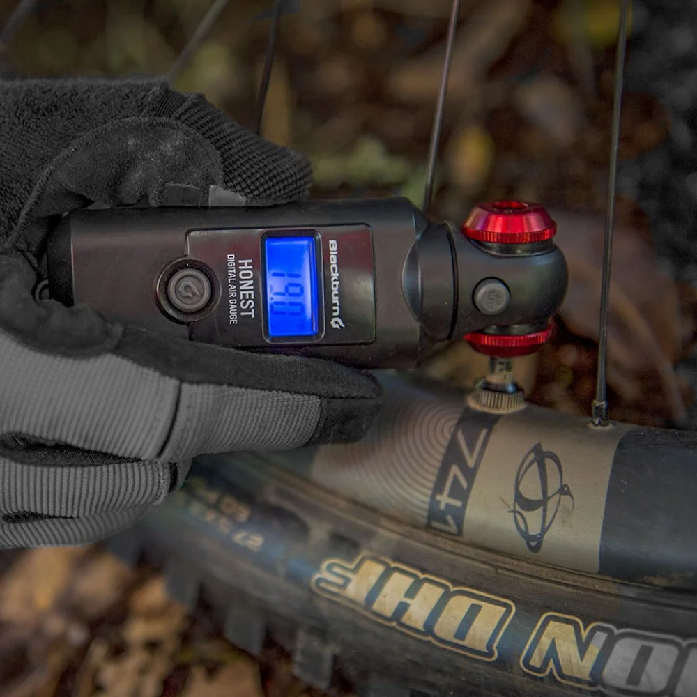 blackburn-honest-digital-pressure-gauge-back-lit-display.jpg