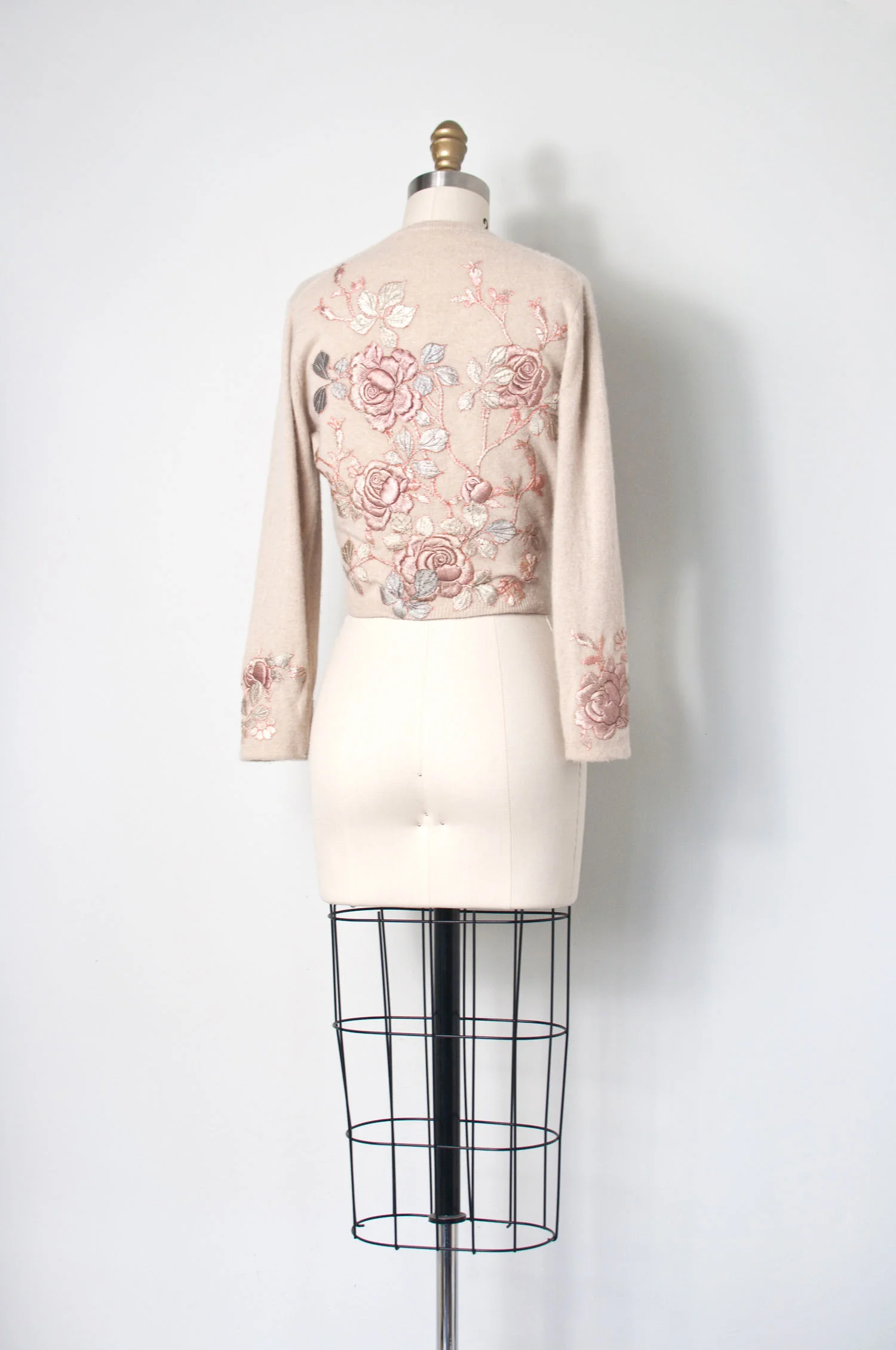 HelenBondvintagesweater2-3.jpg