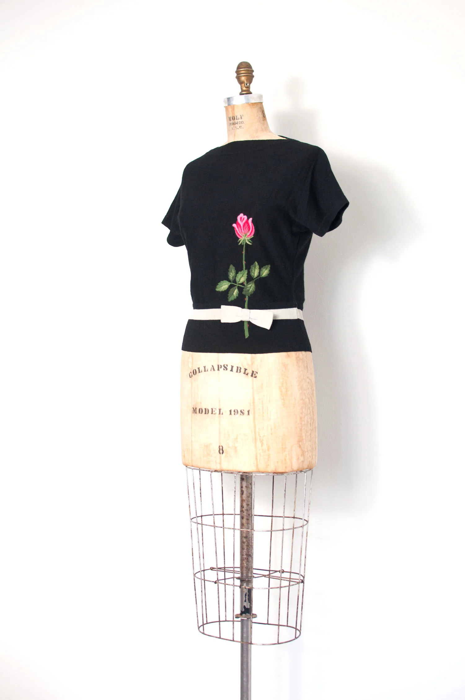 italianrosesweater-2.jpg