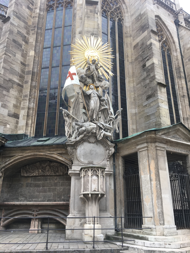 st-stephens-cathedral-statue-on-side.jpg