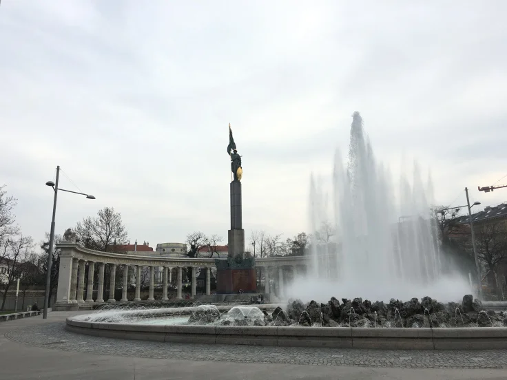 red-army-monument-and-fountain-pano.jpg