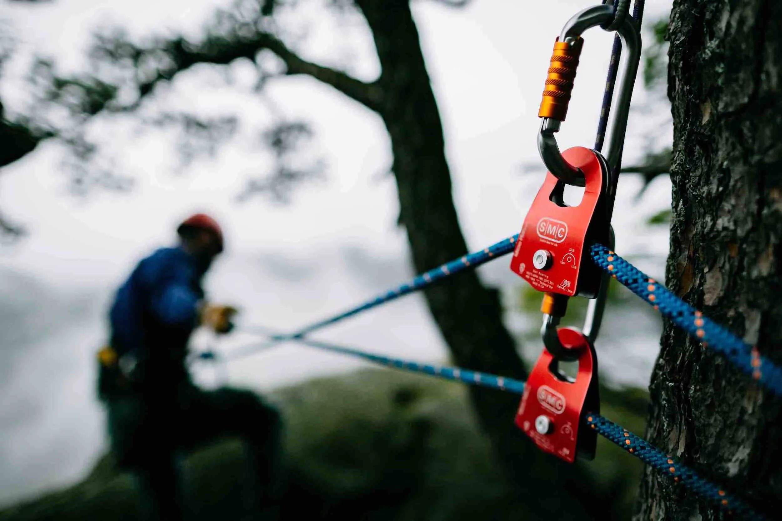 Mt. Erie, Washington. A very subtle deflection angle on the high directional anchor places little load on the AHD- a tree in this case.