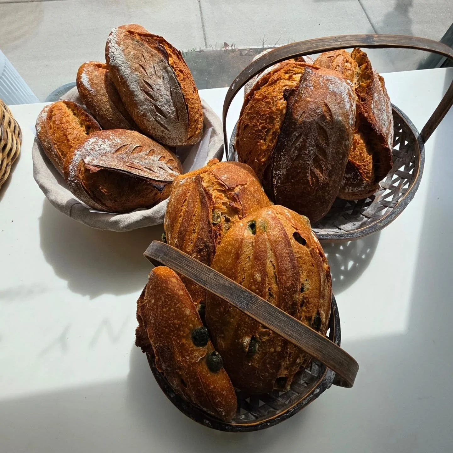 We truly love baking olive these loaves and more for all of you &hearts;️🍞. Thank you for 6000 followers!