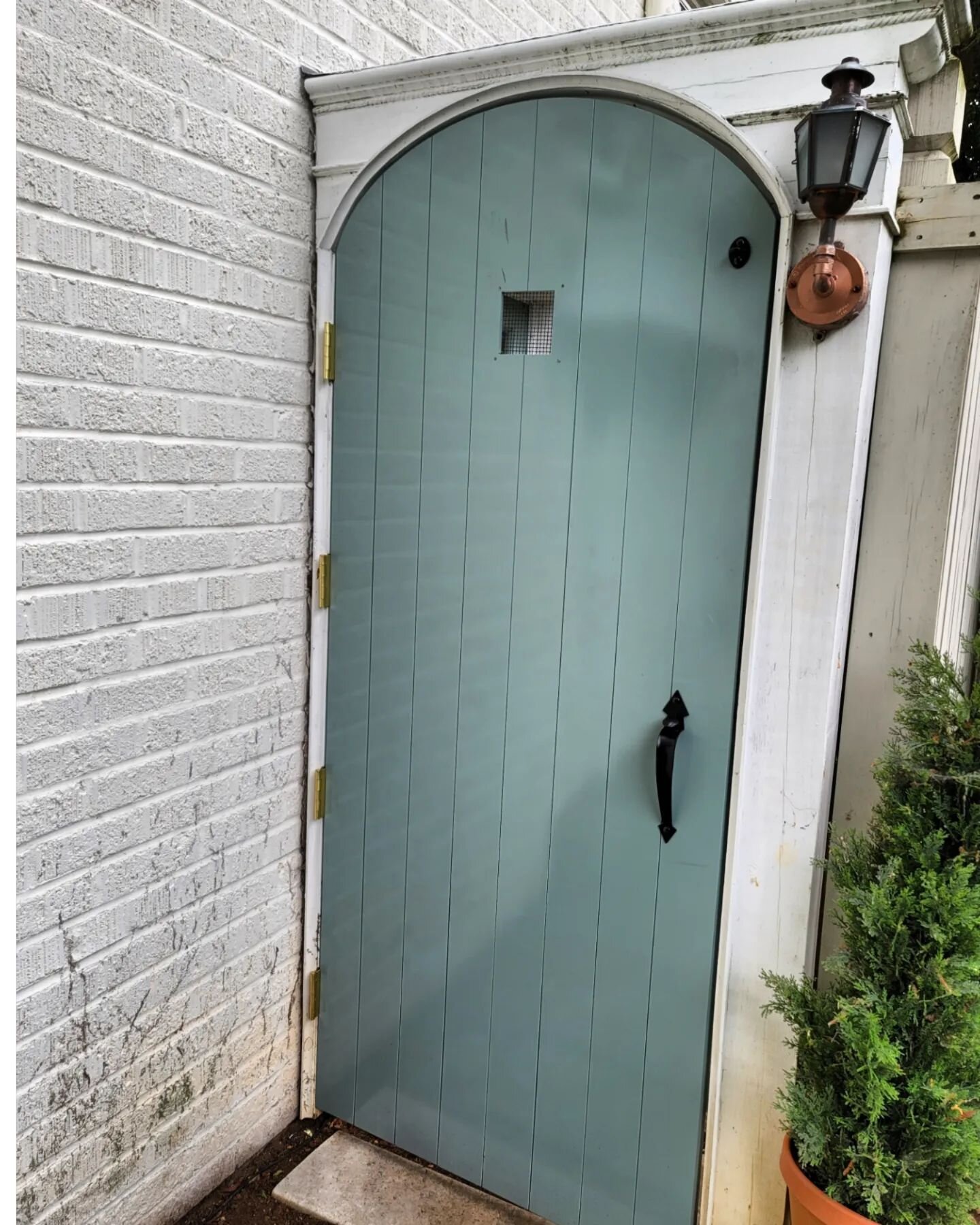 We built/installed an all aluminum gate to replace an existing rotted out wooden one. The new gate fits in the existing jamb and uses the same hardware.  #rvahomes #metalfabrication