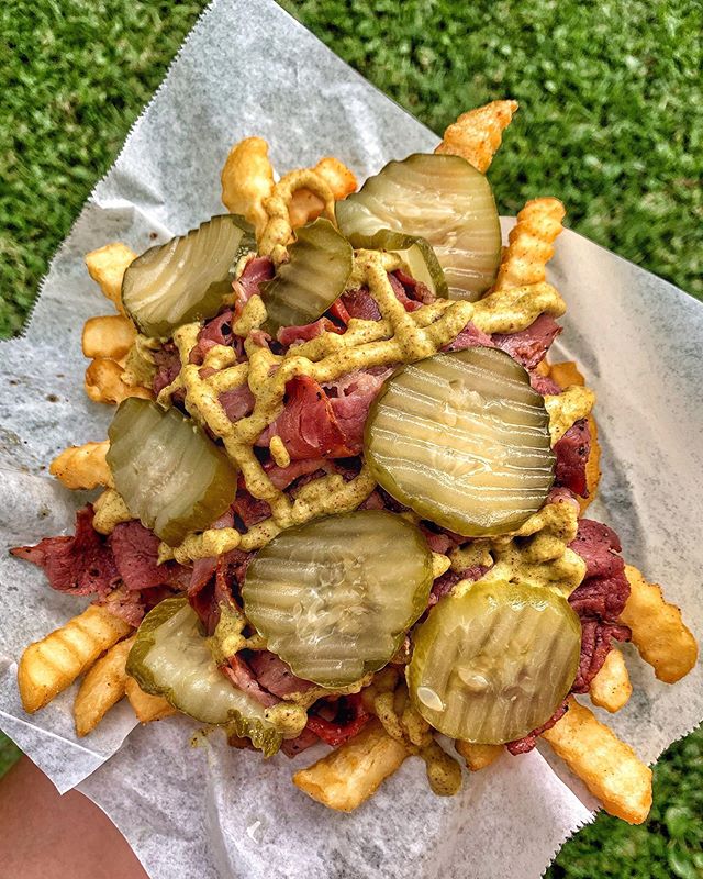 💭
Happy Friday!
Catch us on Saturday &amp; Sunday in #YorbaLinda at the Eastlake Village Holiday Boat Parade!
Saturday we&rsquo;ll be in the city of #irvine at the Orange County Great Park Farmers Market!
&bull;
📷: Pastrami Fries &bull;
🧂: @SaltNP