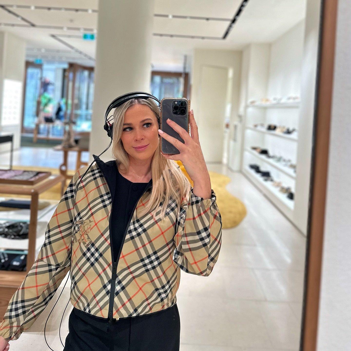 Soundtracking for @burberry 
Thanks for the winter staple 🧥 😉