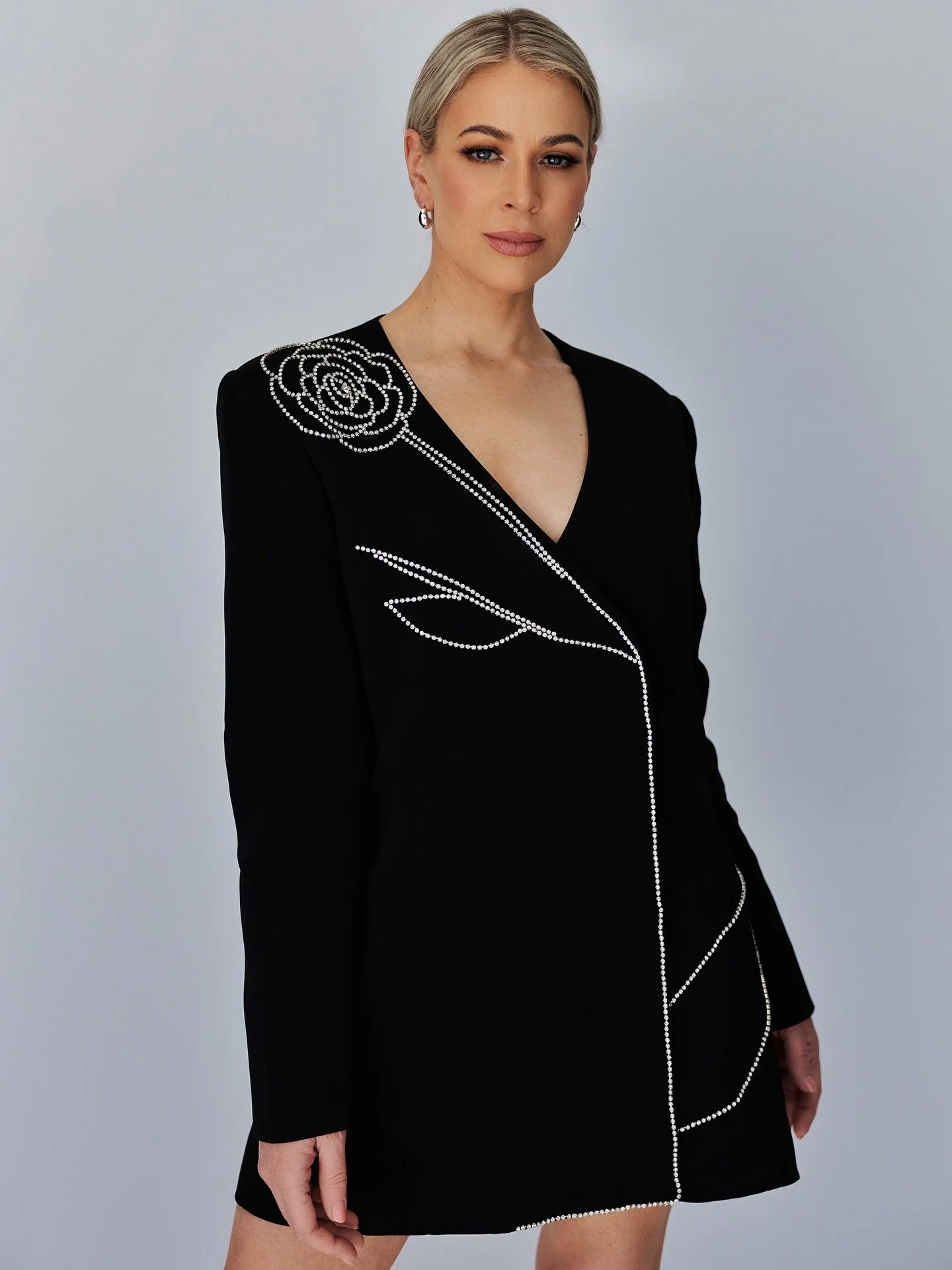 Fresh for the comp card.🌹

Shot by @milkcatherine 
Makeup @cjd_makeupartistry 
Wearing @atoir_ 
Location @sunnystudio_melb