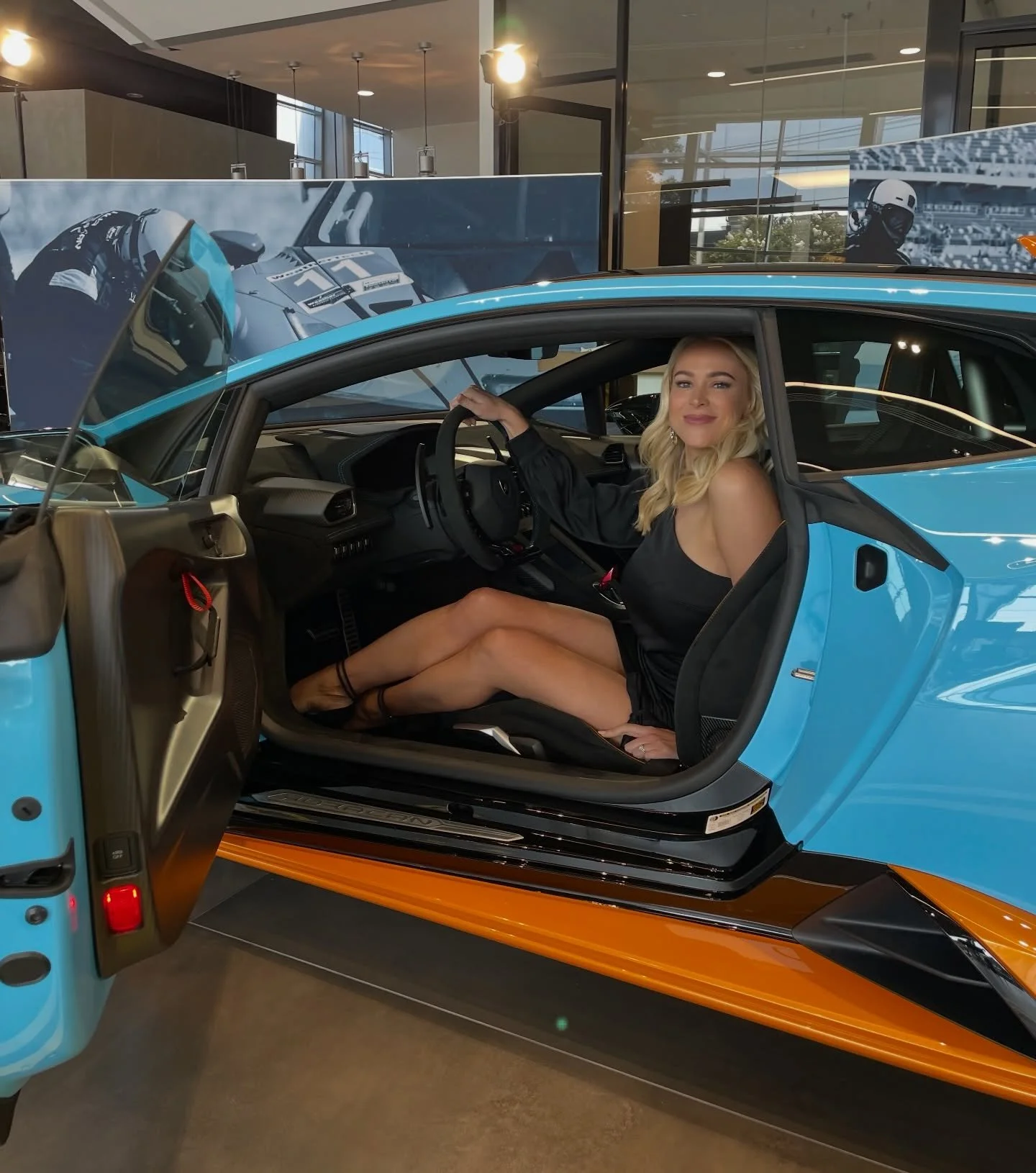 Happy Friday! 🎶 @lamborghini