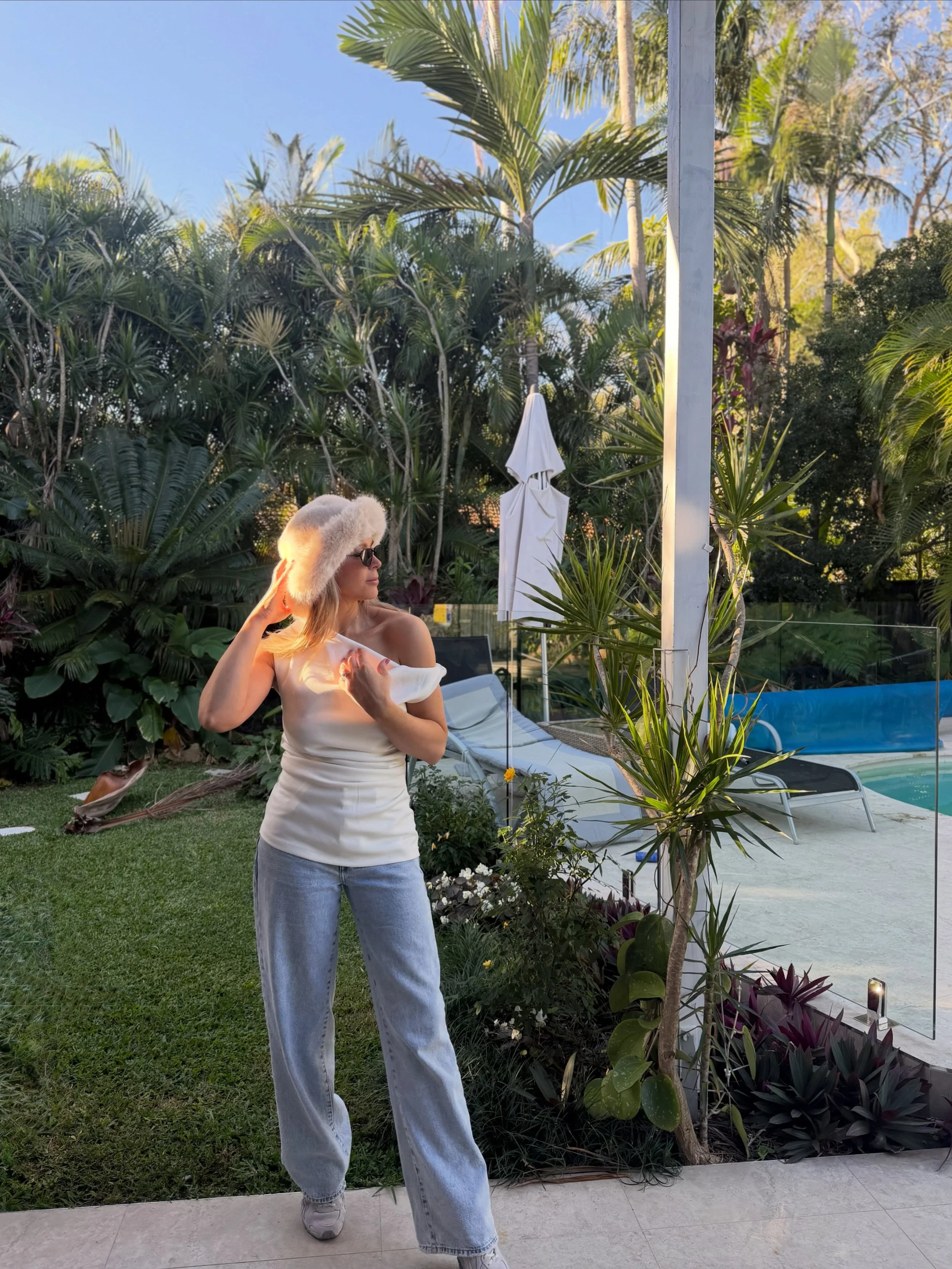 Winter on the Sunny Coast ☀️🤍

(the last slide may contain a tiny photobomber)