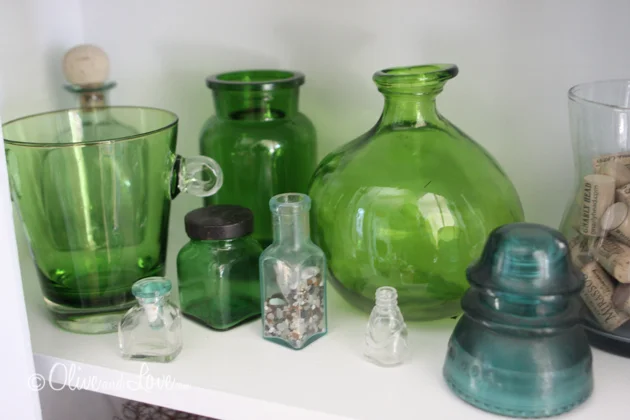 Glass Bottle Display in China Hutch