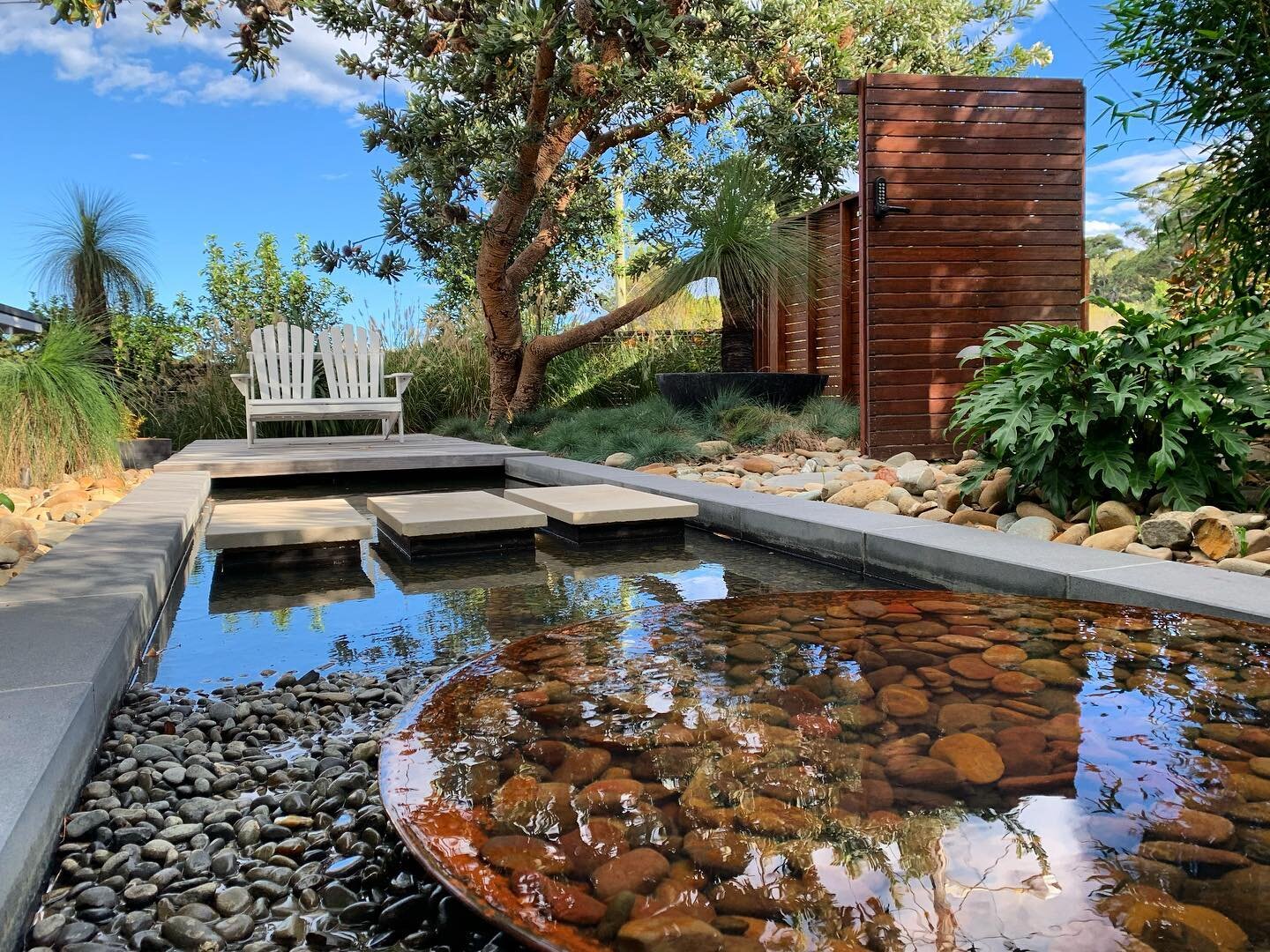 Relaxation goals for this weekend ☀️ who else would love sit at the waters edge under this flawless banksia specimen 🌱?! .
.
.

#exteriordesign #gardendesign #landscaping
#landscapearchitecture #landscapedesign  #landscapearchitect #gardening #exter