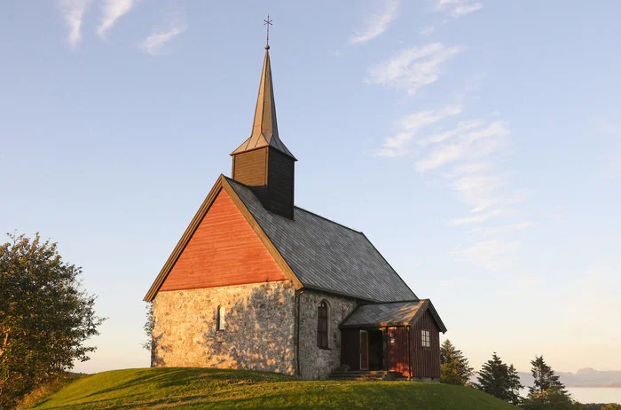 Edøy gamle kirke.jpg