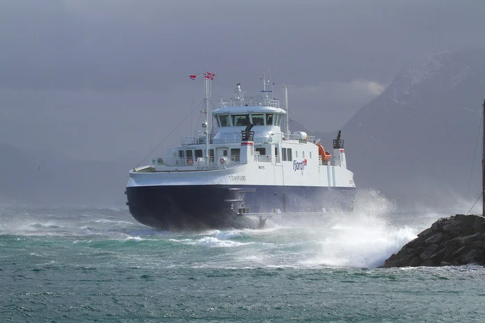 Edøyfjord i liten storm.jpg