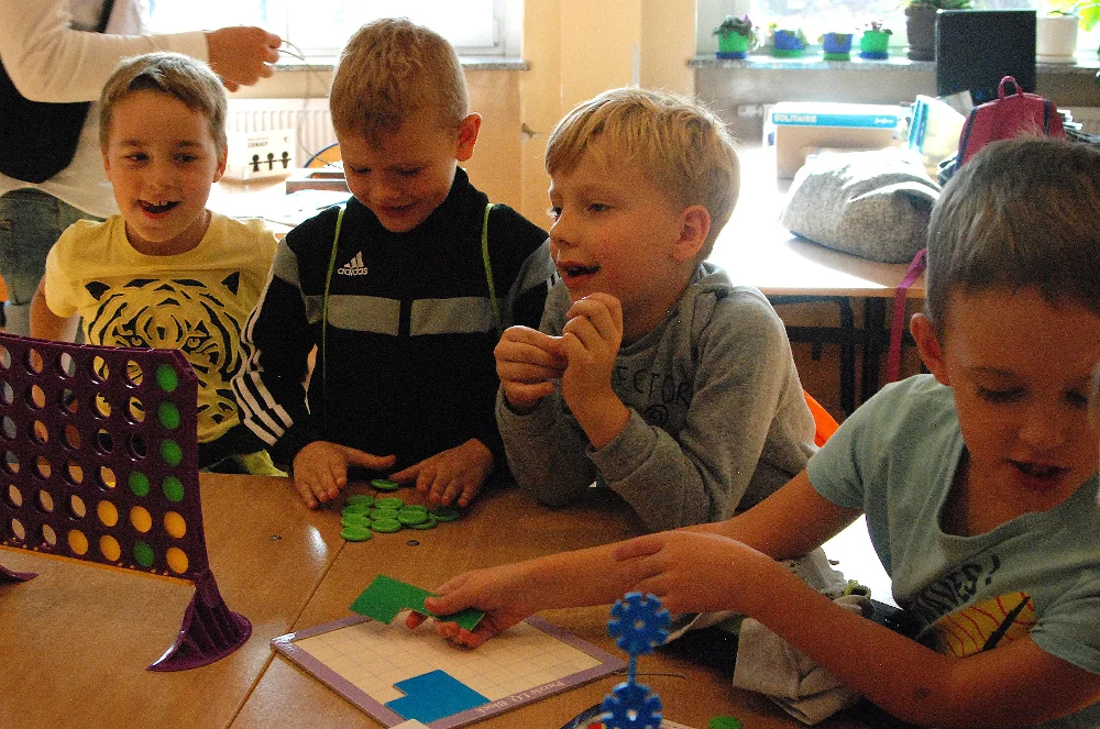 DOLNOŚLĄSKI FESTIWAL NAUKI- warsztaty naukowe, kl. 1a, 1b