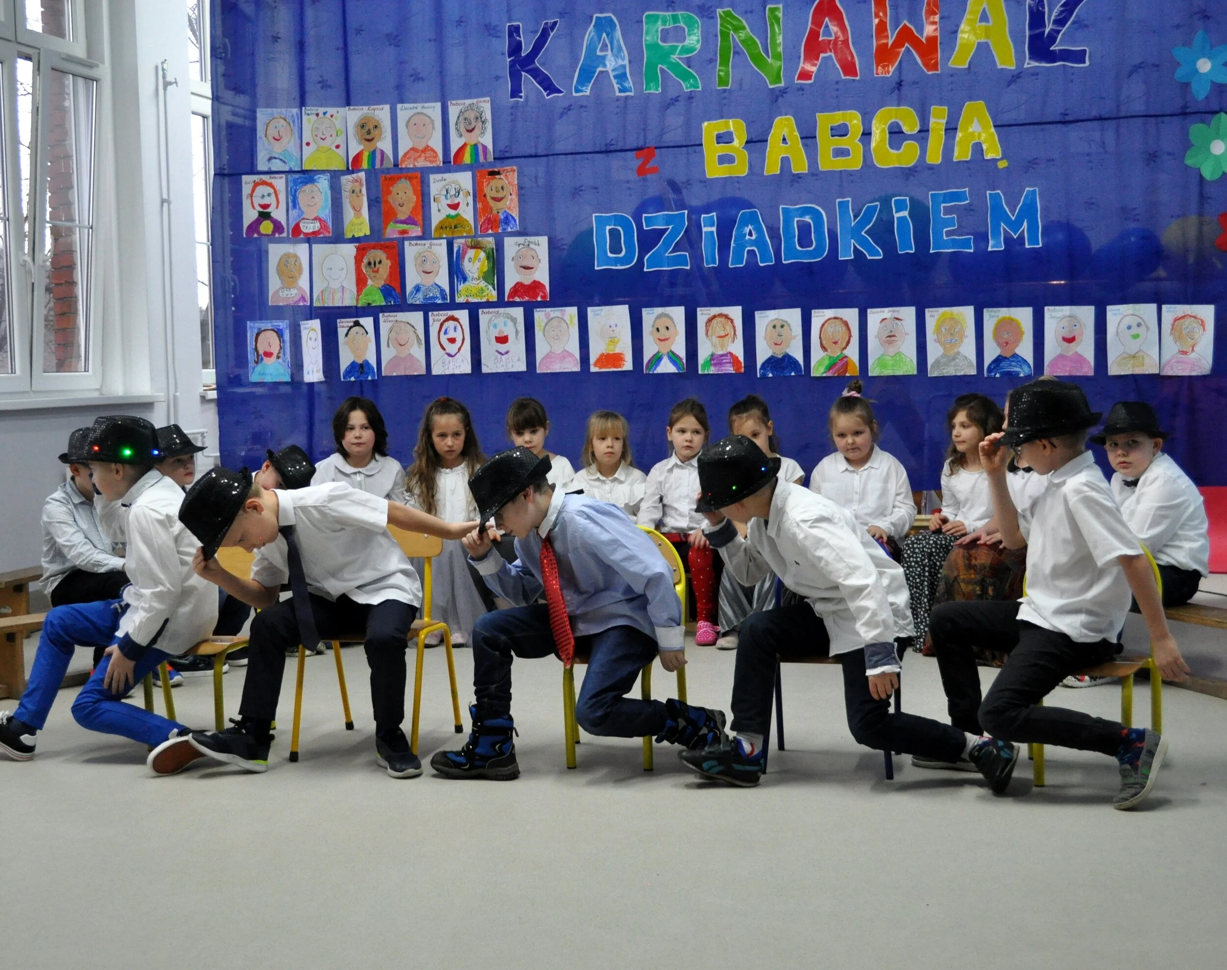 KARNAWAŁ Z BABCIĄ I DZIADKIEM, klasa 1a