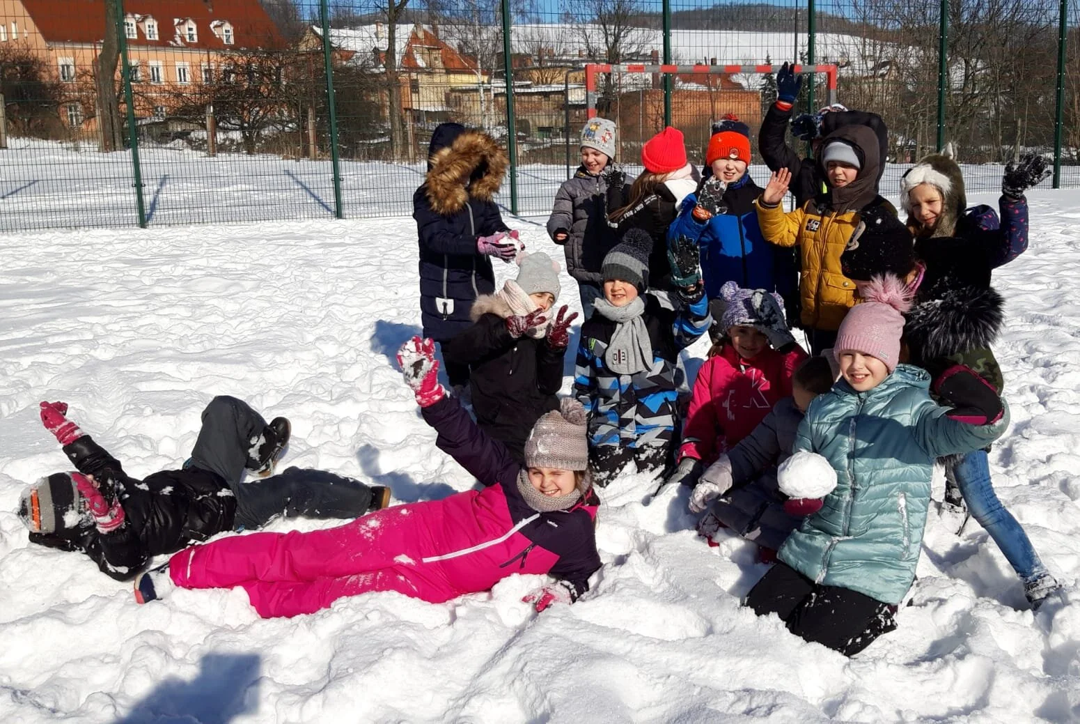 "ZIMOWE ZABAWY", klasa 2b