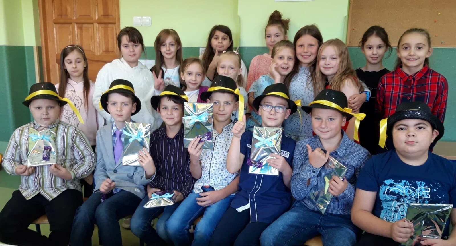 DZIEŃ KRAWATA, klasa 3b