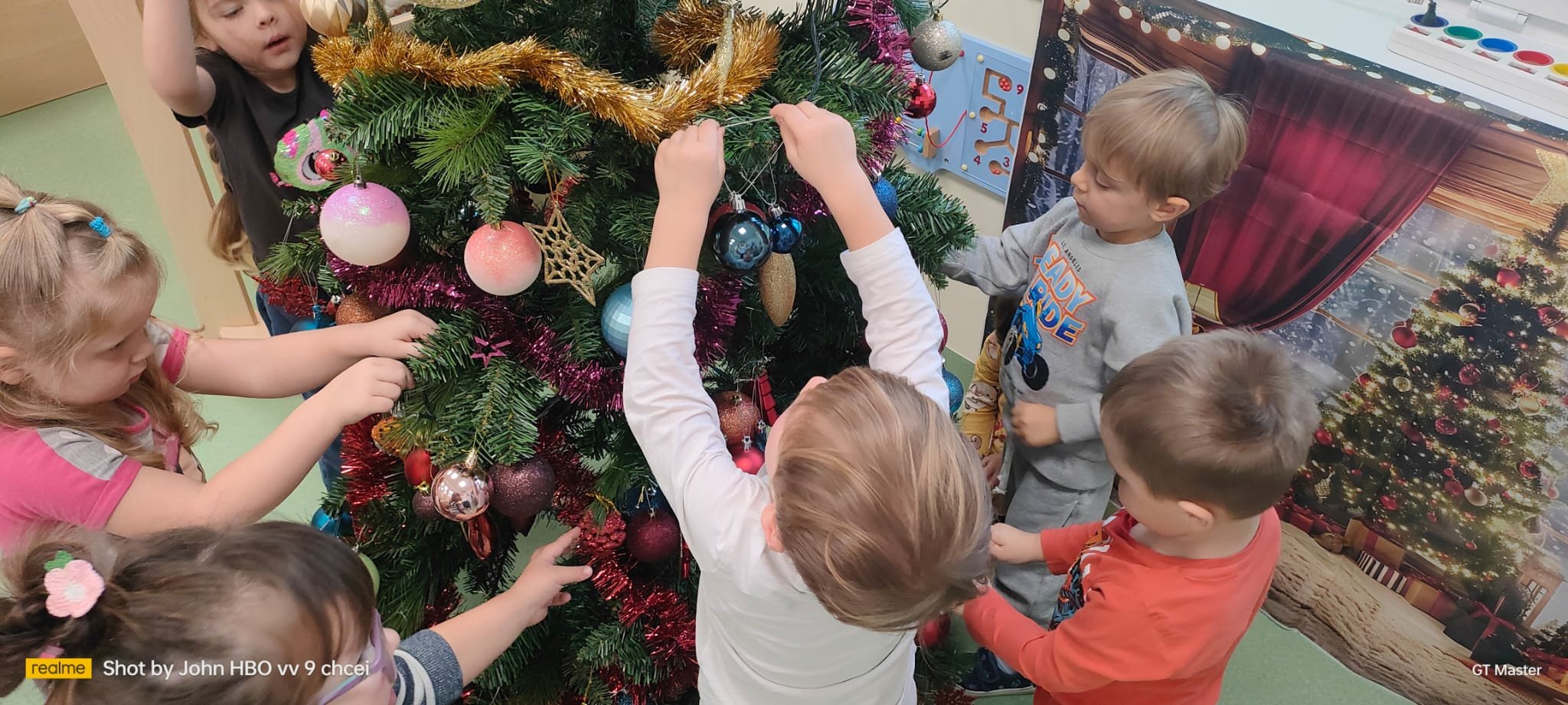 "JEŻYKI" UBIERAJĄ CHOINKĘ