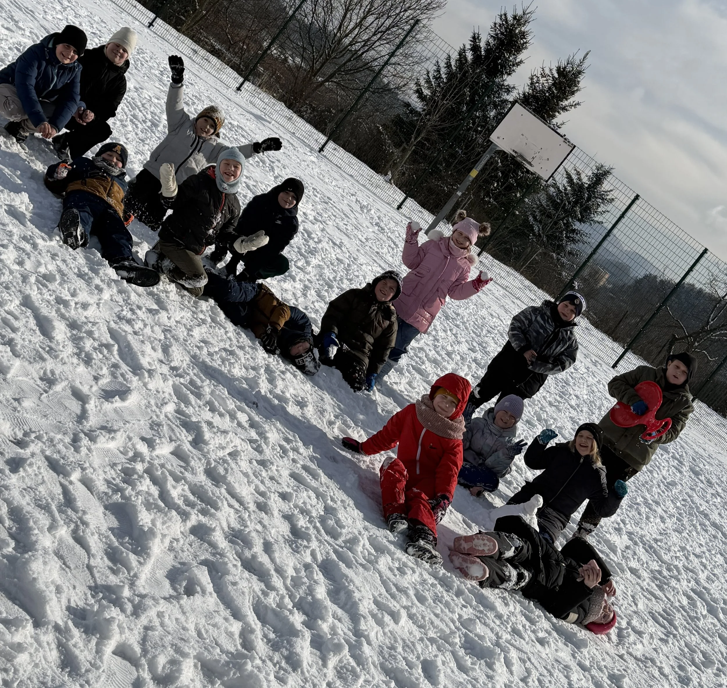 BIAŁE SZALEŃSTWO, klasa 3b