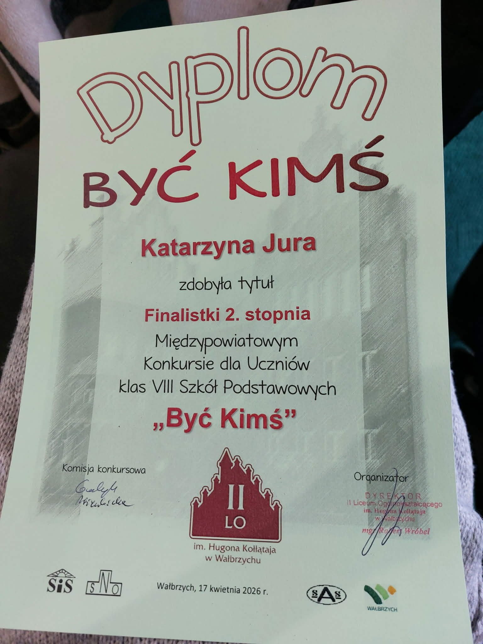 BYĆ KIMŚ...