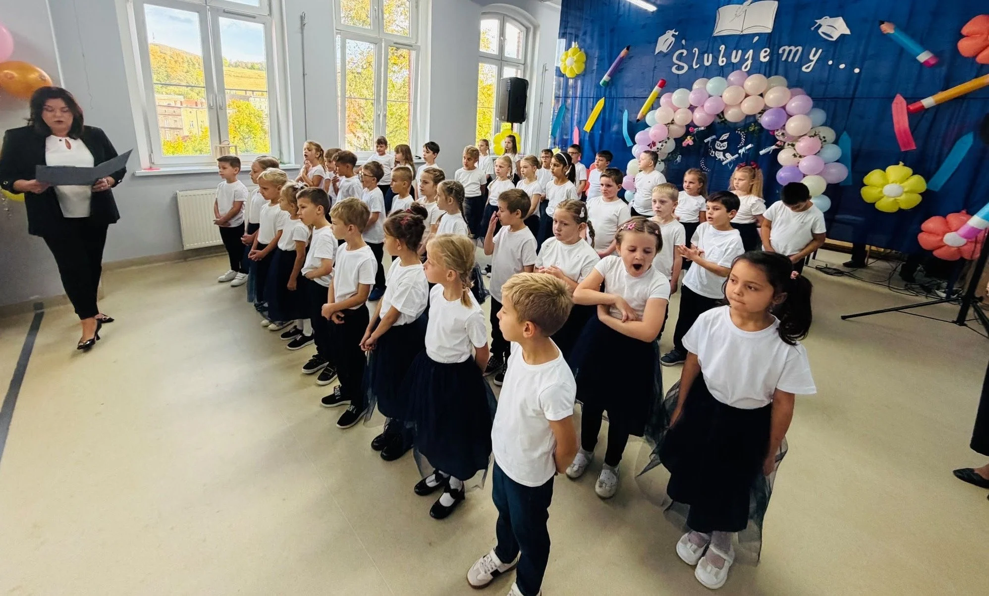 PASOWANIE PIERWSZOKLASISTÓW, uroczystość szkolna