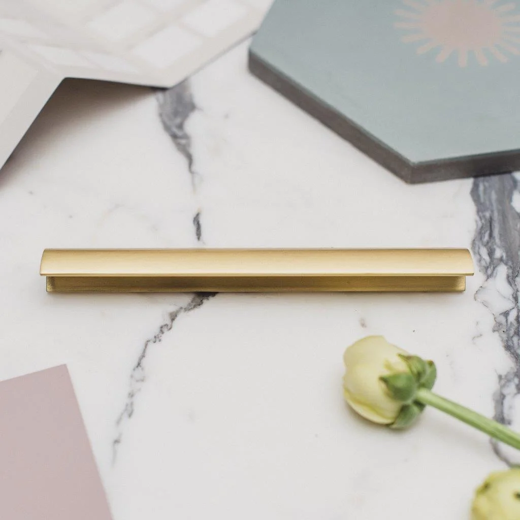 Armac Martin Jaspette Edge Profile Handle in Satin Brass