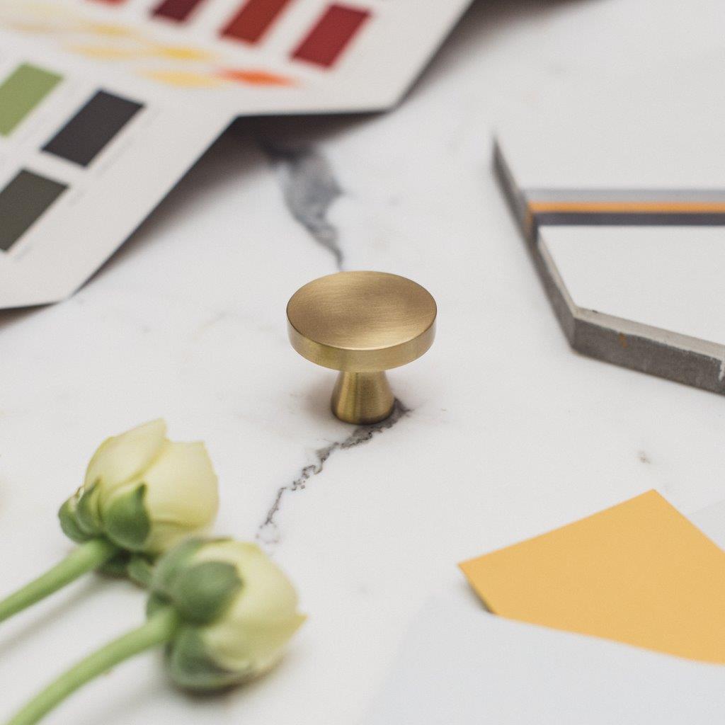 Armac Martin Metro Knob in Satin Brass