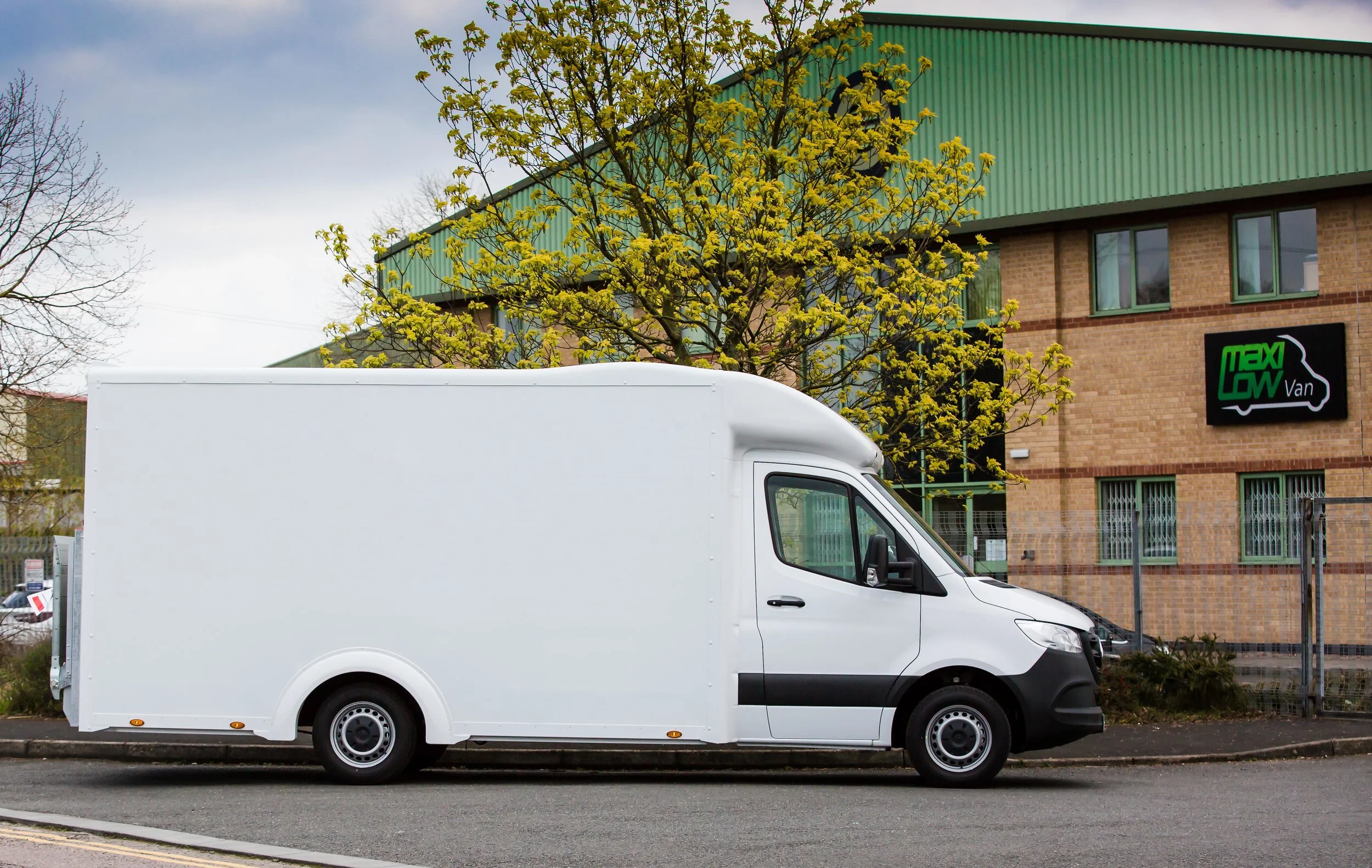 Maxi Low Maxi-Low | Lightweight Commercial Vehicles